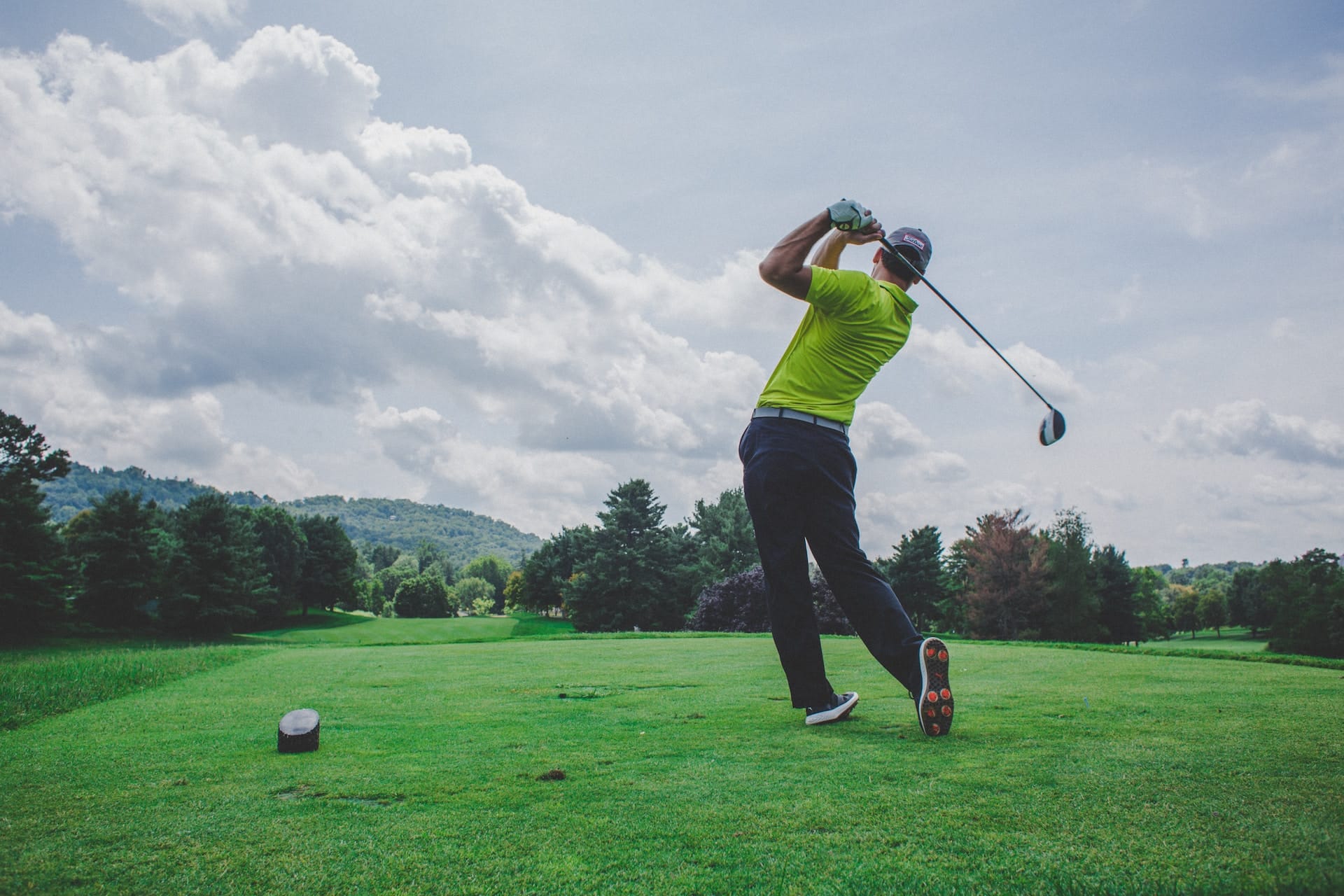 how-to-hit-the-golf-ball-straight-the-golfing-dad